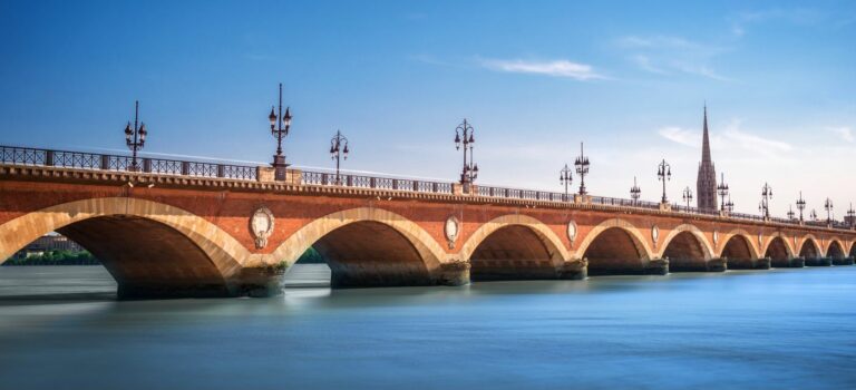 Le pont de pierre a Bordeaux