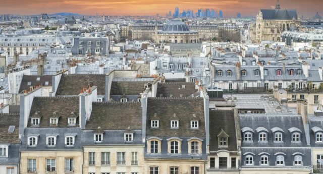 Vue aerienne des toits parisiens