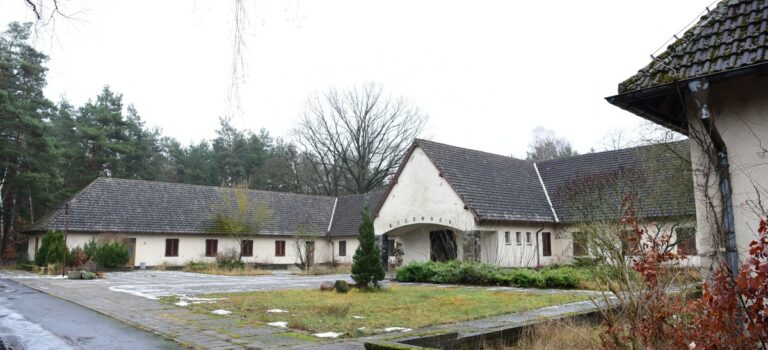 La villa construite pour le chef de la propagande nazie Joseph Goebbels entre 1936 et 1939, pres du lac Bogensee, au nord de Berlin.