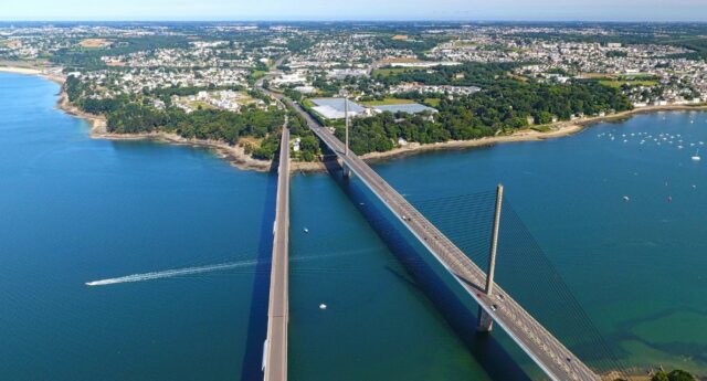 Vue aerienne des ponts de Brest