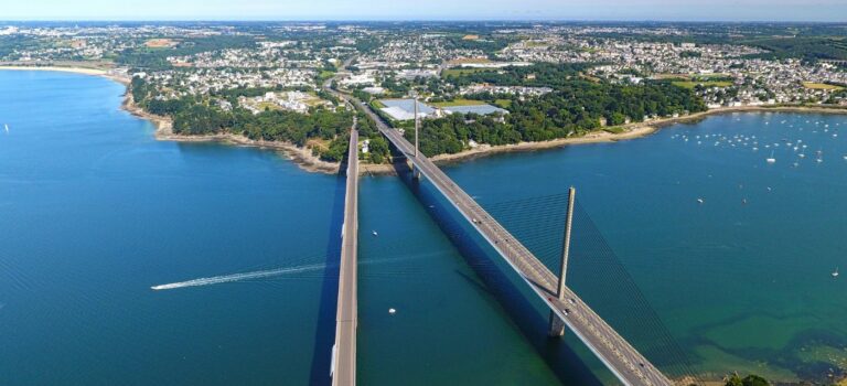 Vue aerienne des ponts de Brest