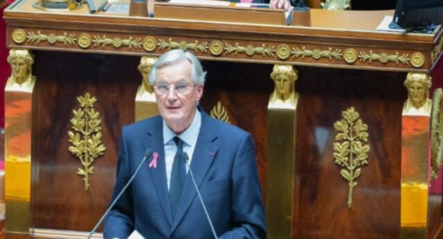 Michel Barnier, premier ministre prenant la parole au perchoir a l'assemblee nationale