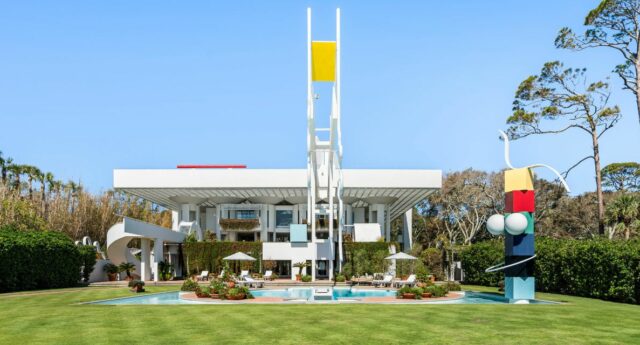 La résidence balnéaire iconique de John Portman