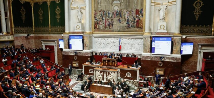 des deputes dan l'hemicycle de l'assemblee nationale
