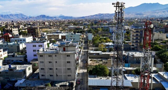 Vue du quartier de Dasht-e-Barchi a Kaboul, vue depuis un appartement destine à être demoli dans le cadre d'un plan de reamenagement des autorites talibanes. Plus grande ville d'Afghanistan, Kaboul a connu un developpement urbain rapide et desordonne ces dernieres decennies.