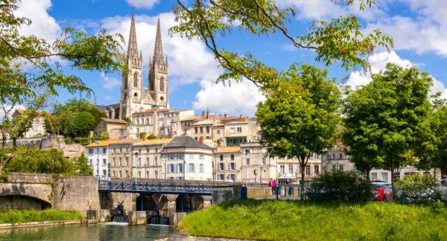 Vue de la ville de Niort pour illustrer l'investissement immobilier à Niort