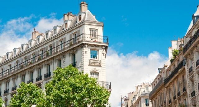 des immeubles parisiens pour illustrer l'encadrement des loyers