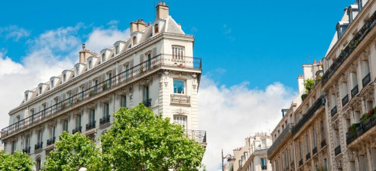 des immeubles parisiens pour illustrer l'encadrement des loyers