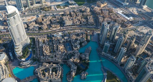 Vue panoramique de Dubai du haut d'une tour