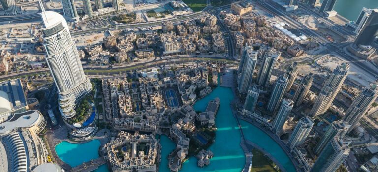 Vue panoramique de Dubai du haut d'une tour