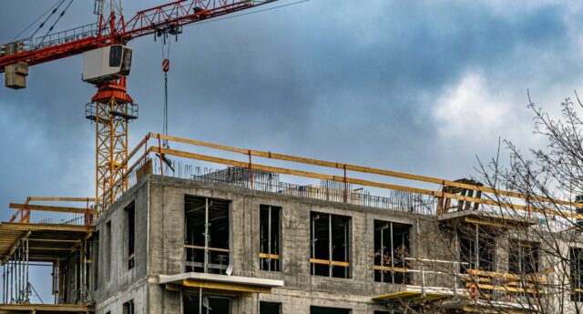 Crise de l’immobilier neuf en France, chantiers arretes