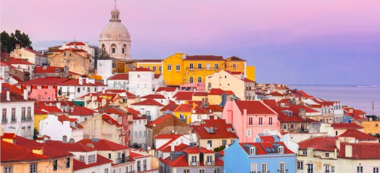 Vue panoramique de Lisbonne au coucher du soleil