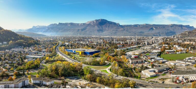 Vue panoramique de la ville de Grenoble soumise a l'encadrement des loyers