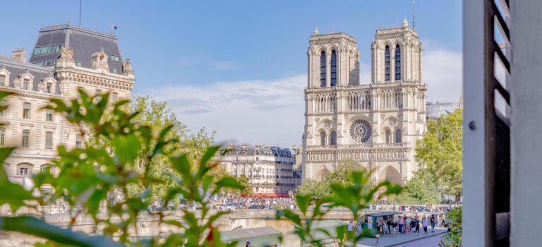 Appartement a vendre avec vue sur les quais de Seine et Notre Dame