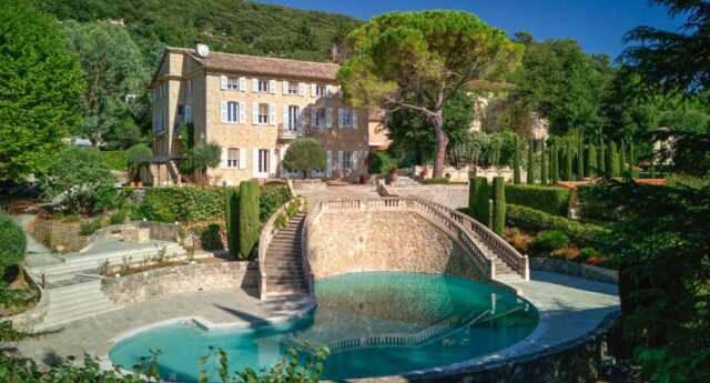 Chateau de Tournon mis aux encheres