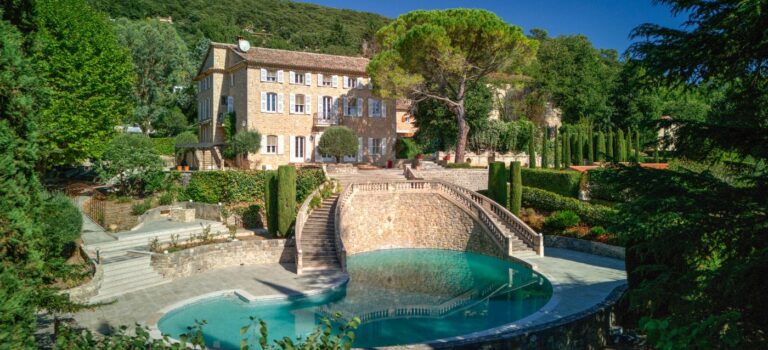Chateau de Tournon mis aux encheres