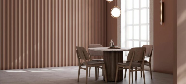 Salle a manger contemporaine aux murs couleur Mocha Mousse, avec table ronde en bois clair et chaises assorties, baignee de lumiere naturelle.
