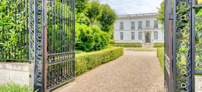 Vie de chateau, vie d’artiste : Selection de bens à vendre