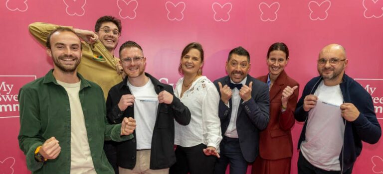 Photo des laureats des Sweet Awards 2025 devant le panneau MySweetimmo au salon RENT