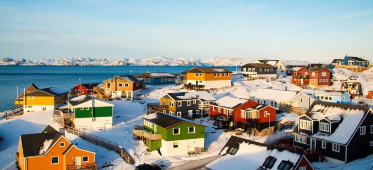 vue aerienne de nuuk la capitale du Groenland