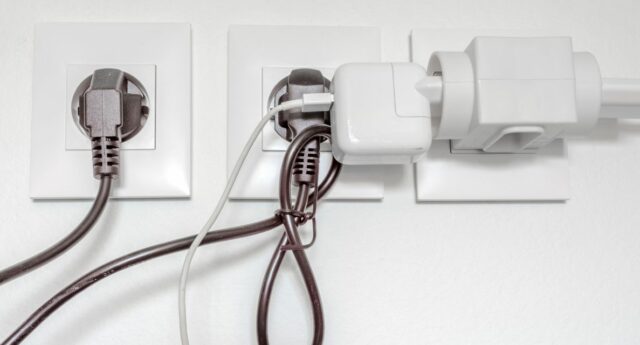 comment eviter les surcharges electriques