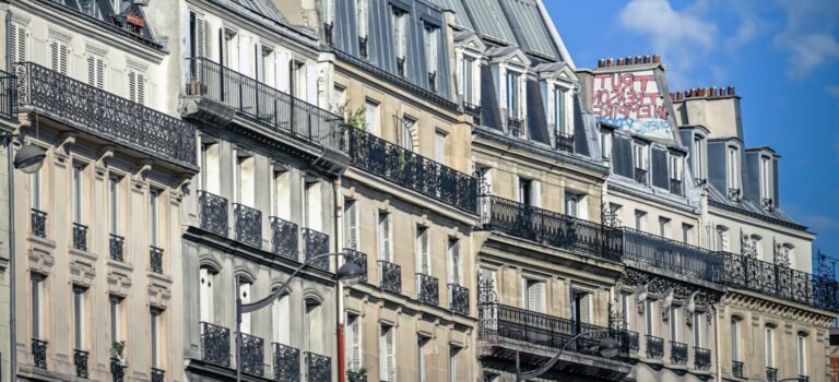 mmeubles anciens illustrant le marche immobilier ancien en France