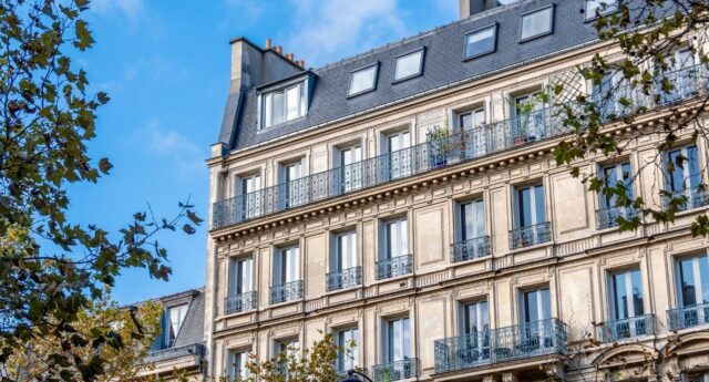 Immeuble d’habitation illustrant la reprise du marche immobilier ancien en France.