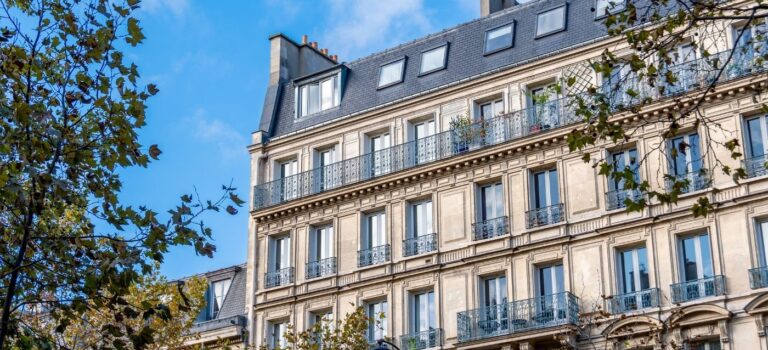 Immeuble d’habitation illustrant la reprise du marche immobilier ancien en France.