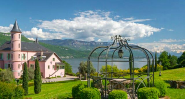 Kretz Real Estate annonce la vente du chateau rose