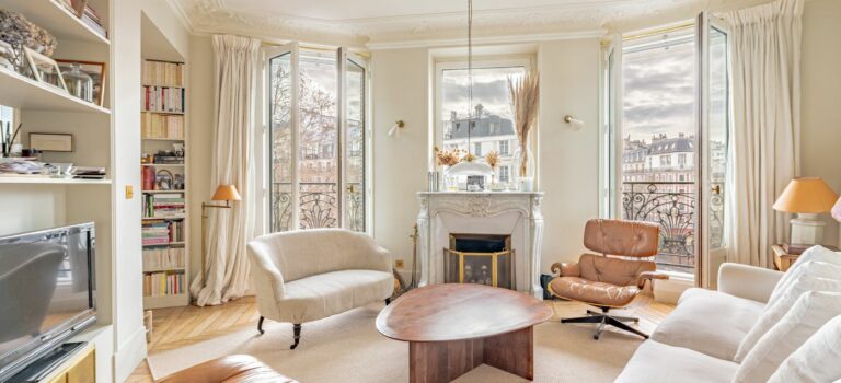Appartement haussmannien a vendre a Paris