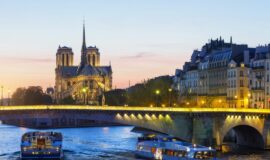 La Seine a Paris avec Notre Dame au fond et les quais de Seine