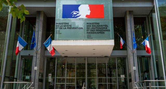 entree du ministere de la sante et de la prevention et du ministere des solidarites, de l'autonomie et des personnes handicapees