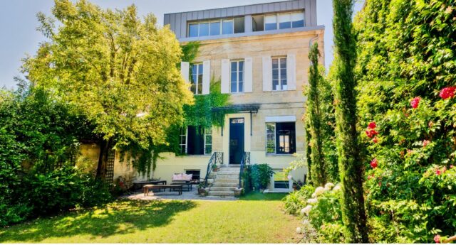 Maison de pierre bordelaise avec piscine