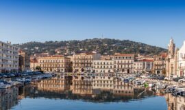Vue se Sete et du Canal de la Peyrade dans l'Herault, en Occitanie