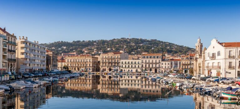 Vue se Sete et du Canal de la Peyrade dans l'Herault, en Occitanie