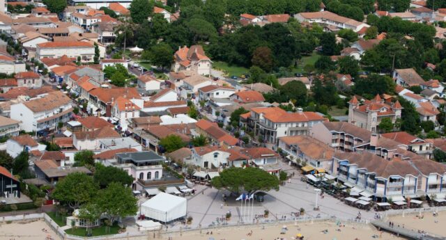 vue aerienne de la ville Andernos-les-bains
