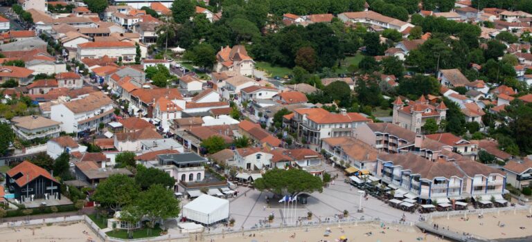 vue aerienne de la ville Andernos-les-bains
