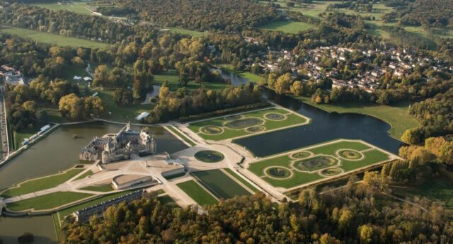 vue aerienne de la ville de Chantilly