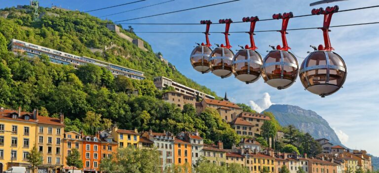 vue aerienne de la ville de Grenoble
