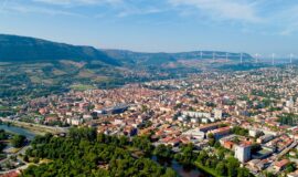vue aerienne de la ville de Millau
