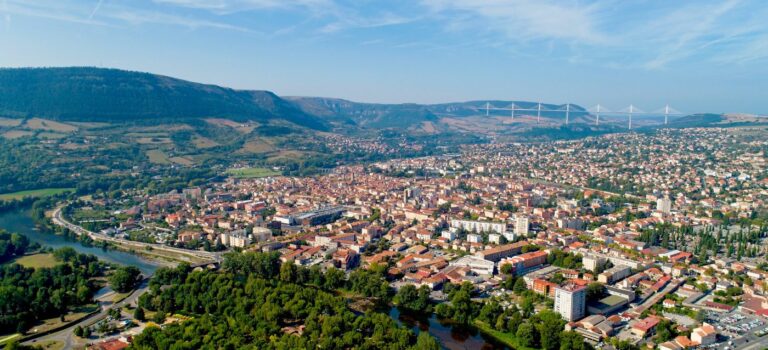 vue aerienne de la ville de Millau