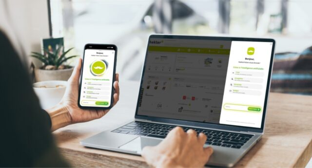 Agent immobilier utilisant un logiciel de transaction Hektor avec assistant IA sur ordinateur et smartphone