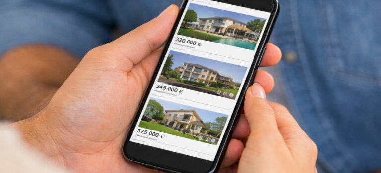 Annonces immobilieres consultees sur smartphone