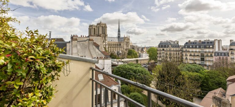Duplex d’exception face a Notre-Dame