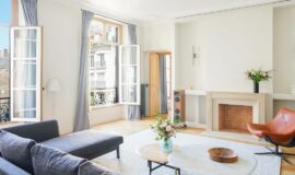 Dans l’immeuble d’Emily in Paris, deux appartements désormais a vendre