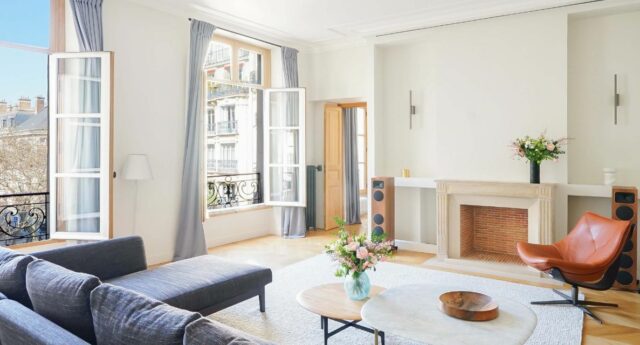 Dans l’immeuble d’Emily in Paris, deux appartements désormais a vendre