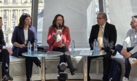 Les participants a la table ronde de la federation du courtage en credit sur l'ia autour d'Ariane Artinian