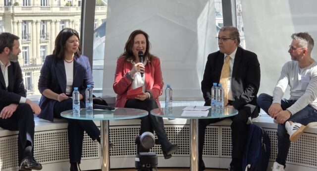 Les participants a la table ronde de la federation du courtage en credit sur l'ia autour d'Ariane Artinian