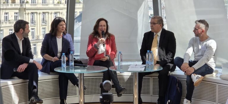 Les participants a la table ronde de la federation du courtage en credit sur l'ia autour d'Ariane Artinian