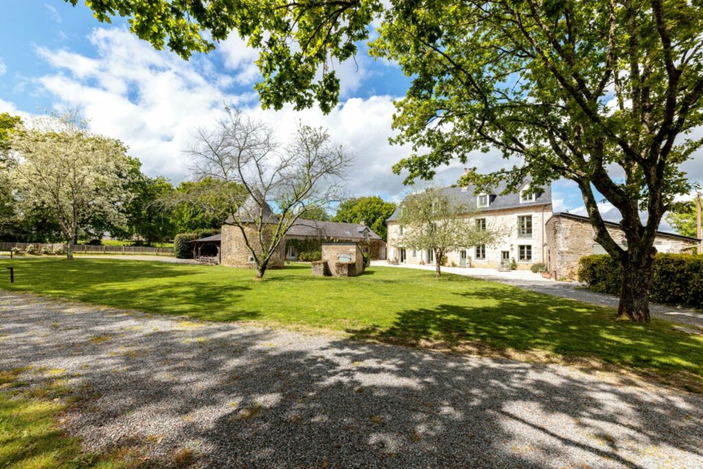 Manoir du XVe siecle a vendre
